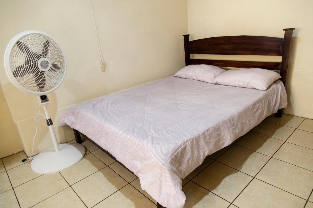 Laurel House Διαμέρισμα San Antonio De Belen Εξωτερικό φωτογραφία